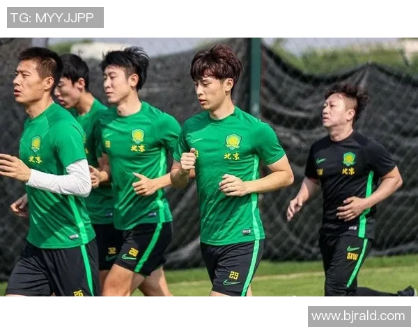 足球明星成长故事揭秘:那些从孤儿到顶级球员的励志人生 足球明星成长故事揭秘:那些从孤儿到顶级球员的励志人生