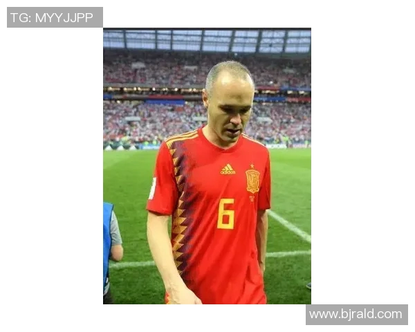 历史足球巨星人物传记：他们如何塑造了现代足球的辉煌篇章