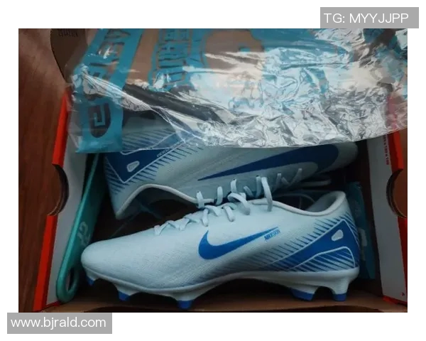 足球明星常穿的板鞋款式揭秘 让你了解潮流与性能的完美结合